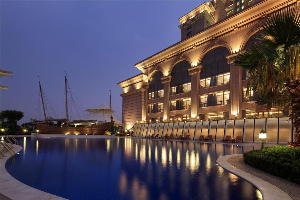 Sovereign Hotel Zhanjiang Eksteriør bilde