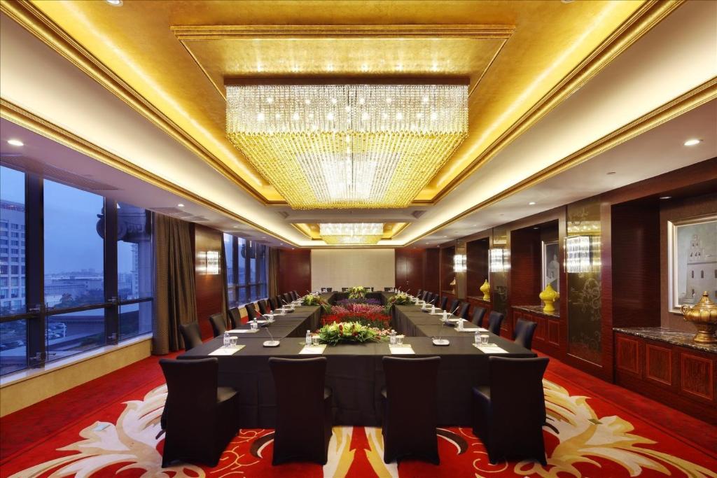Sovereign Hotel Zhanjiang Eksteriør bilde