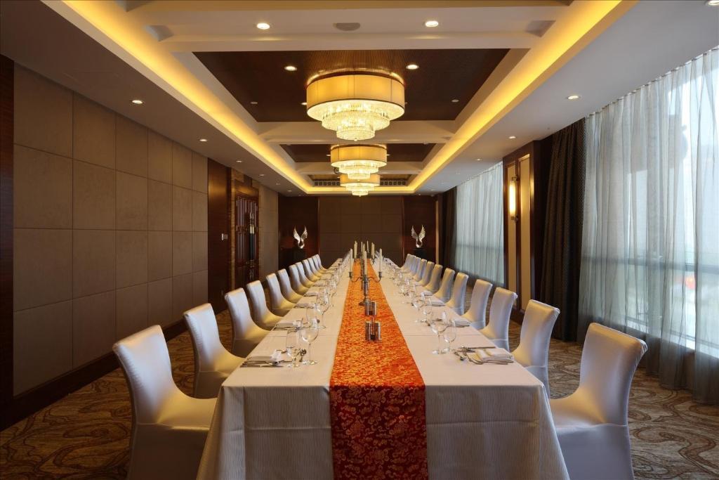 Sovereign Hotel Zhanjiang Eksteriør bilde